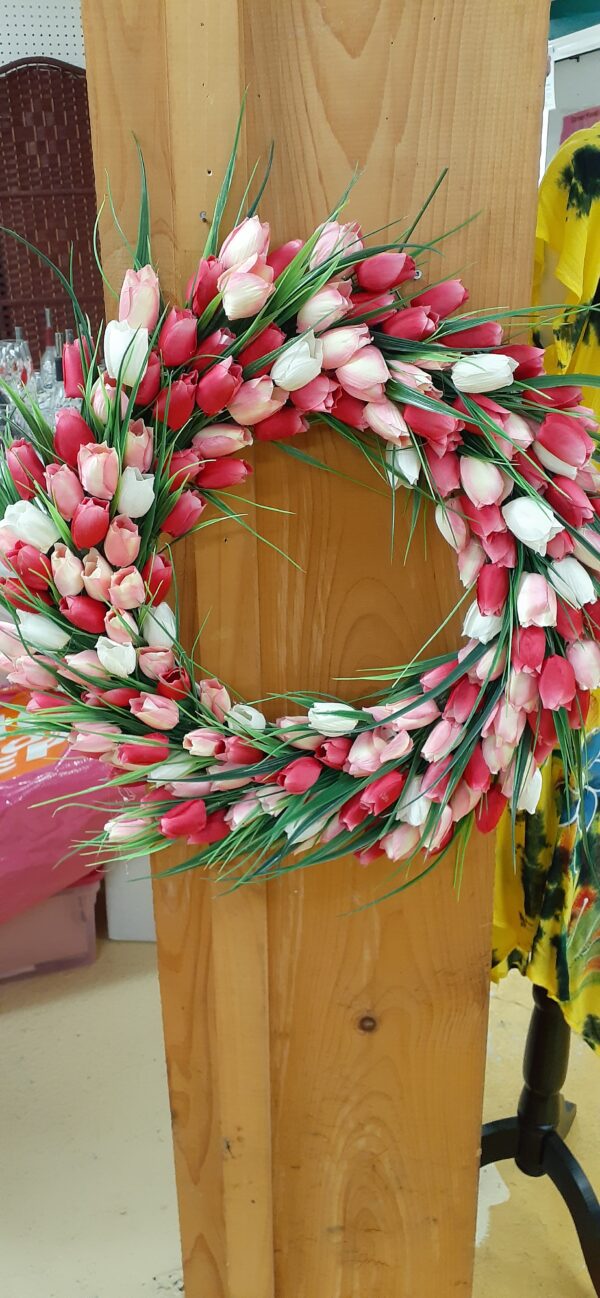 la boutique tulip wreath