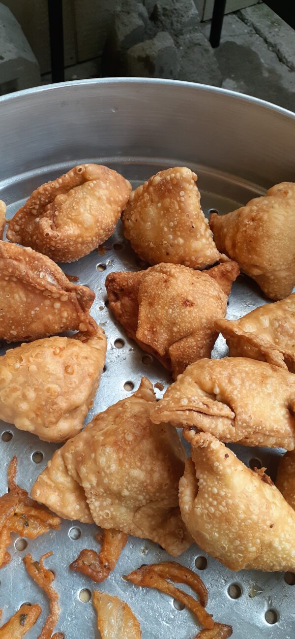 Everest Avin Momo